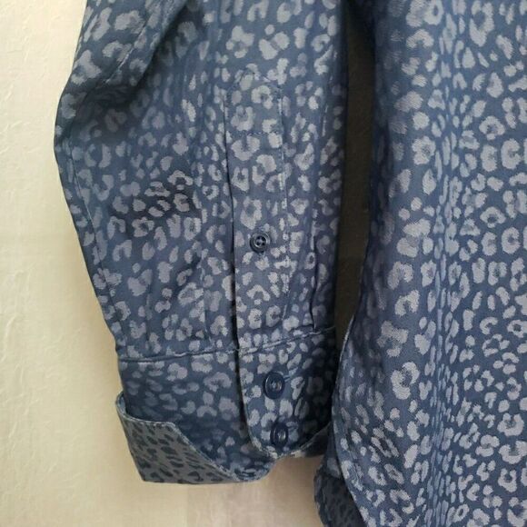 Chicos No Iron Cool Max Button Up Shirt Blue Long Sleeve Collared Size 00 US XS - Picture 6 of 10